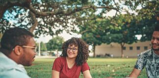 Po co ludzie łączą się w grupy? Po co ludzie łączą się w grupy?