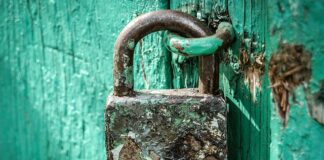 Co odpowiada za bezpieczeństwo danych w bazie danych?