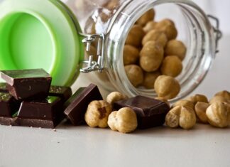 Jakie są zalety pracy z repozytorium kodu?